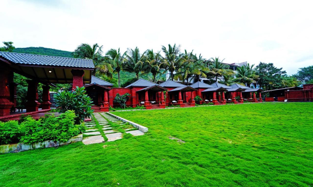 Siddhagiri Hotel And Resort Wai Exteriör bild